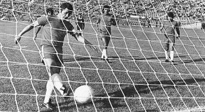 VIDEO| Chile vs URSS: El partido de la vergüenza que se "jugó" en el Estadio Nacional