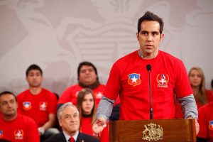 No se pierde una: Claudio Bravo exige mejoras para el Estadio Nacional y Piñera se comprometió a "remodelar"