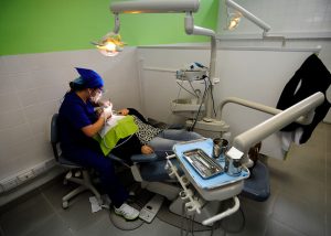 El grave daño oral en Chile y la necesidad de una acreditación obligatoria para Odontología