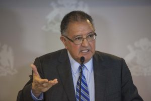 Ex intendente Francisco Huenchumilla lanzó su primer libro: "El Estado plurinacional no es un invento de los mapuches"