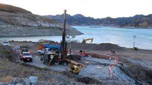 Mineros atrapados en Cerro Bayo: Sonda llega finalmente al nivel 55 y sólo encuentra agua