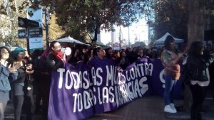 Carabineros reprime a alumnas del Liceo 7 que protestaban por casos de abuso sexual y violencia de género