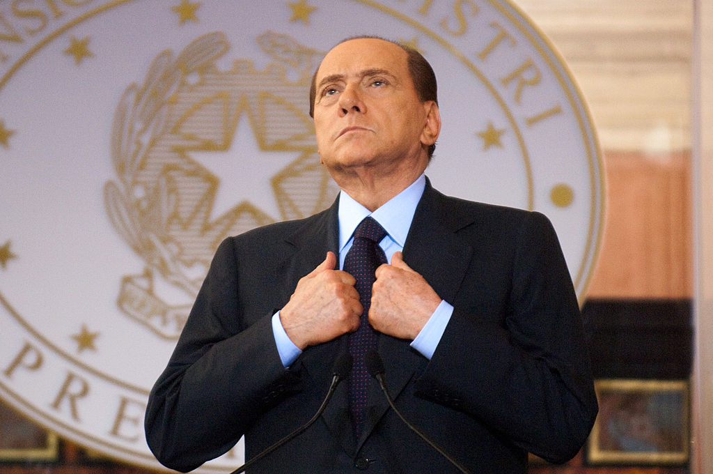Silvio Berlusconi pasó a una “fase delicada” de salud tras ser internado por coronavirus