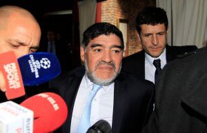 Polémica en Argentina por audios filtrados de Maradona donde se refiere en lenguaje soez a una mujer