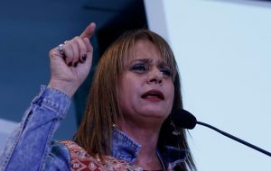 "Es el mismo tipo de violencia que validó la izquierda en la UP": La provocadora comparación de JVR por rayados a tumba de Jaime Guzmán