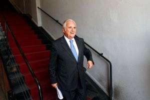 Empresa contrata a estudio jurídico del primo del Presidente Piñera para demandar al Estado por 28 mil millones