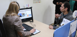 Sence implementa atención para personas sordas con sistema de “video interpretación” en todo Chile