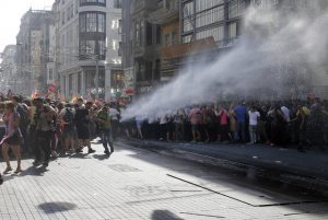 Gobierno turco reprime marcha del orgullo gay