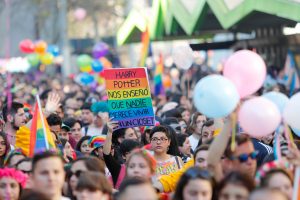 Movilh califica la marcha del orgullo LGBTI como "la más multitudinaria de la historia"