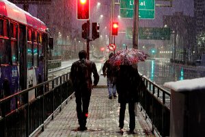 Más de 280 mil hogares de Santiago quedaron sin luz tras histórica nevazón en Santiago