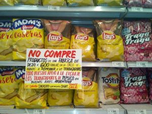 En Temuco solidarizan con argentinos: "No compre productos de una fábrica que dejó a 600 familias en la calle"
