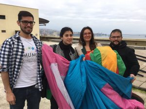 Camila Vallejo y Karol Cariola podrían ser multadas por Comisión de Ética por desplegar bandera LGTBI en el Congreso