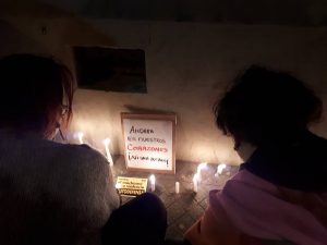 Compañeras de joven de 15 años que murió tras ser violada y drogada organizaron velatón en Liceo Emilia Toro