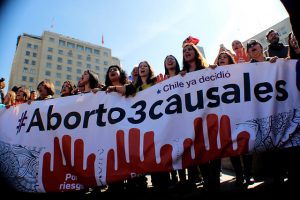 Minsal: Mujeres bajo alguna de las tres causales de aborto ya pueden solicitarlo