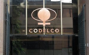 El tuit de un alto ejecutivo de Codelco que podría tensionar la relación entre la DC y el gobierno