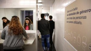 Facultad de la Universidad de Buenos Aires inauguró primer baño sin distinción de género