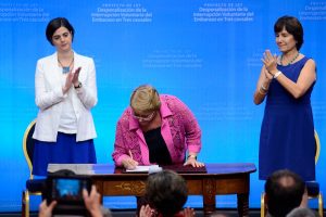 Presidenta Bachelet promulgará hoy ley que despenaliza el aborto en tres causales