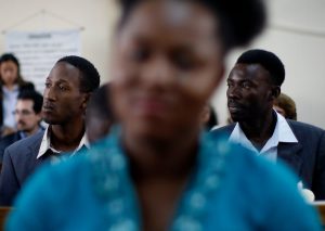 "Mejor retírense del lugar": Mall de Lo Barnechea expulsa a trabajadores haitianos que conversaban en el recinto