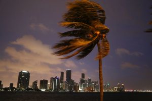 Embajada de República Dominicana critica a El Mercurio por mentirle al país sobre el paso del huracán Irma