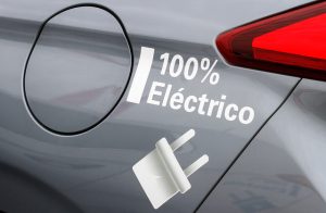 SQM firma acuerdo a largo plazo con Ford para suministro de litio para autos eléctricos