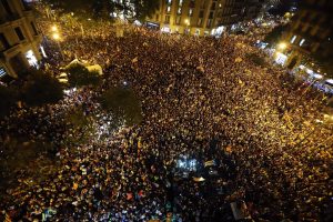 Segunda jornada de movilizaciones en Cataluña por referéndum: Miles de ciudadanos piden libertad de presos políticos