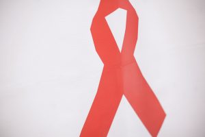 Plan piloto de test rápido de VIH comenzará en ciudades de Arica y Santiago