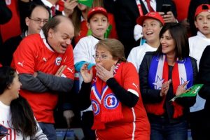 REDES| "Prefiero presidentas futboleras que ministros desleales": Hacen pebre a Burgos tras criticar a Bachelet