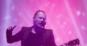 Conductor de Fox News critica a Radiohead y dice que "le robaron todo a Coldplay"