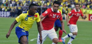 Arquero de Ecuador: "Chile es una selección muy grande, pero están desesperados"