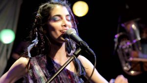 AUDIO| La emotiva canción de AirelavaleriA que retrata detalles de la vida y obra de Violeta Parra