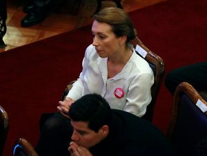 Karen Doggenweiler contra Guillier: "No es el liderazgo que necesita la centro izquierda para enfrentar a Piñera"