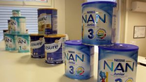 Contraloría ordena a la Subsecretaría de Salud devolver $422 millones por compra excesiva de leches