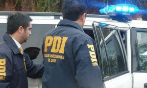 Funcionario PDI deja en riesgo vital a asaltante que intentó robar su auto en Quilicura