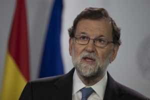 Rajoy destituye al gobierno catalán, disuelve el parlamento y convoca a elecciones en Cataluña
