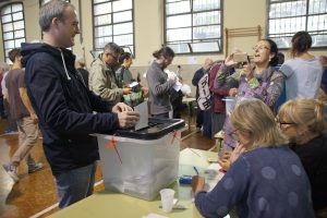 Crónica del referéndum catalán: A golpes contra las urnas