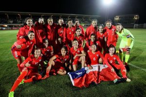 Con "Tiane" Endler y "Cote" Rojas a la cabeza: Chile entrena con nómina completa para recibir al Brasil de Marta en Ovalle