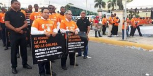 Hombres marchan contra la violencia hacia las mujeres en República Dominicana