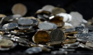 Hasta siempre, monedas de $1 y $5: Desde hoy dejan de fabricarse y se inicia el redondeo de precios
