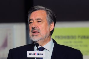 "Que se pegue una pasadita por el psiquiátrico": Guillier responde a Kast por su acusación de "estafa electoral"