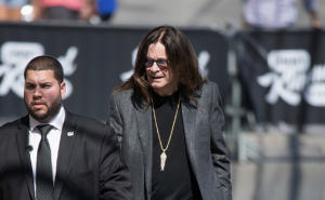 El brutal episodio de violencia de Ozzy Osbourne donde trató de asesinar a su esposa Sharon