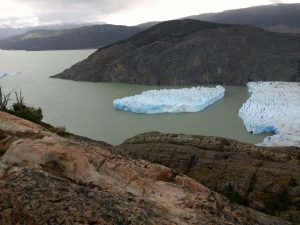 Preocupación en Torres del Paine por impactante fractura del glaciar Grey