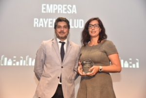 Chiletec premia a Sandra Gatica de Rayen Salud como mujer líder de la industria digital