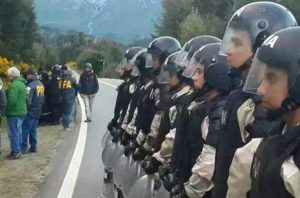 La gendarmería argentina detiene a dirigente sindical tras asesinato de mapuche
