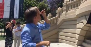"¡Este gobierno no hizo nada por el museo!": Luciano Cruz-Coke sale a la defensa de Piñera en funa en el MAC