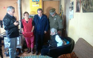 A las urnas con 121 años: Celino Villanueva, el hombre más viejo del mundo, vota en Mehuín