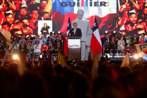 VIDEO| Guillier cierra la campaña de frente a La Moneda: "Mi misión histórica que es tomar el relevo de Bachelet”