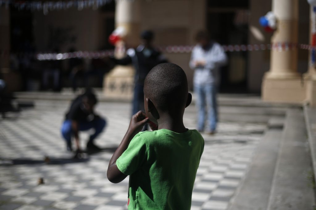 El hambre extrema en Haití fuerza a menores a unirse a bandas armadas para conseguir comida