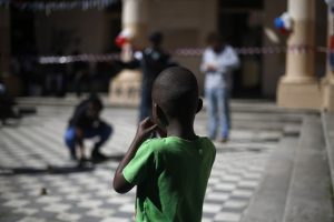 Comunidad haitiana rechaza emisión de documental de Canal 13 que "estigmatiza" a su población