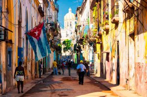 "La muerte se desnuda en La Habana" de Hernán Rivera Letelier: Un paso en falso