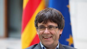Tras retiro de orden de arresto: Puigdemont permanecerá en libertad pero no podrá regresar a España en 20 años